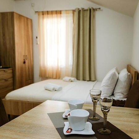 Apartments Djukic Τίβατ Εξωτερικό φωτογραφία