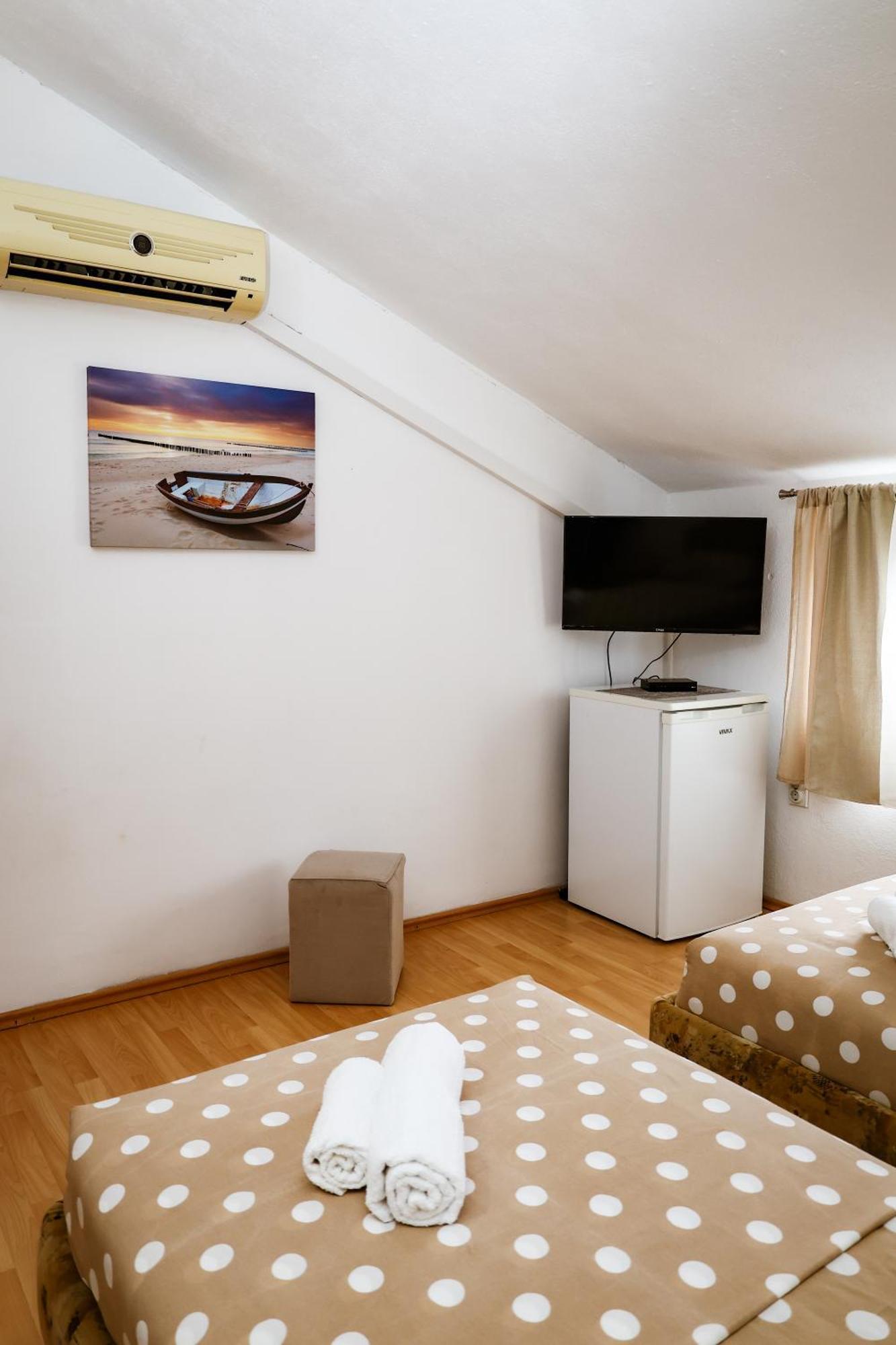Apartments Djukic Τίβατ Εξωτερικό φωτογραφία