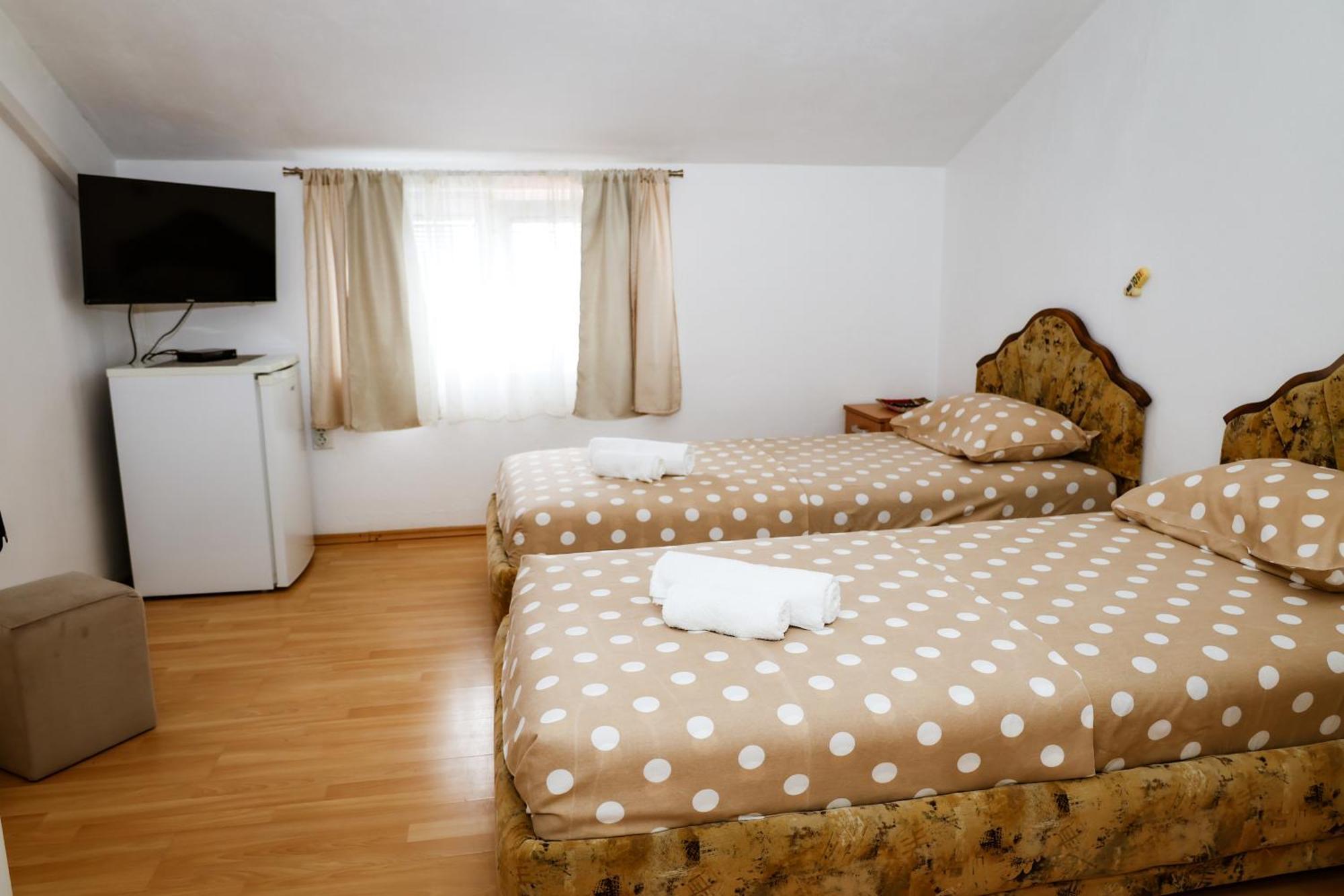 Apartments Djukic Τίβατ Εξωτερικό φωτογραφία
