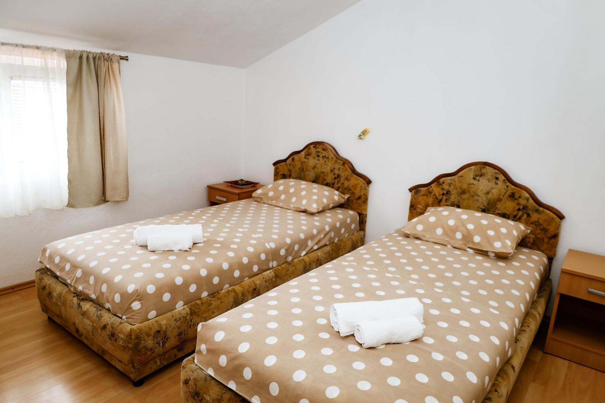 Apartments Djukic Τίβατ Εξωτερικό φωτογραφία