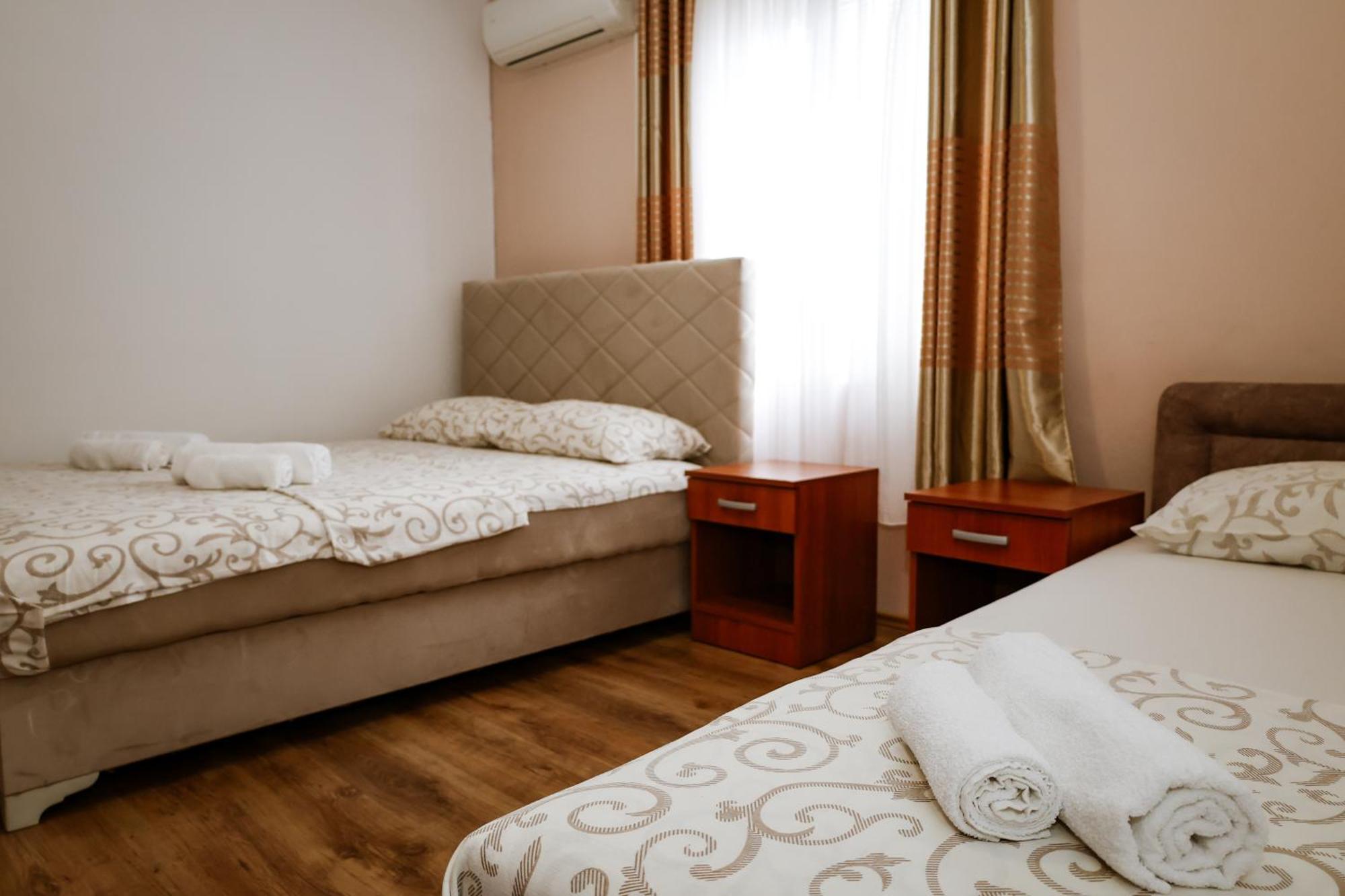 Apartments Djukic Τίβατ Εξωτερικό φωτογραφία