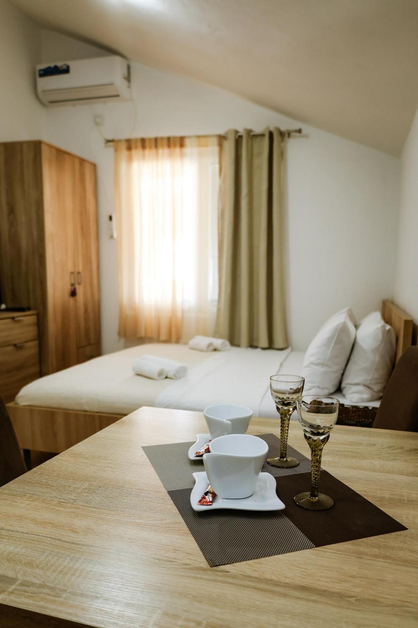 Apartments Djukic Τίβατ Εξωτερικό φωτογραφία