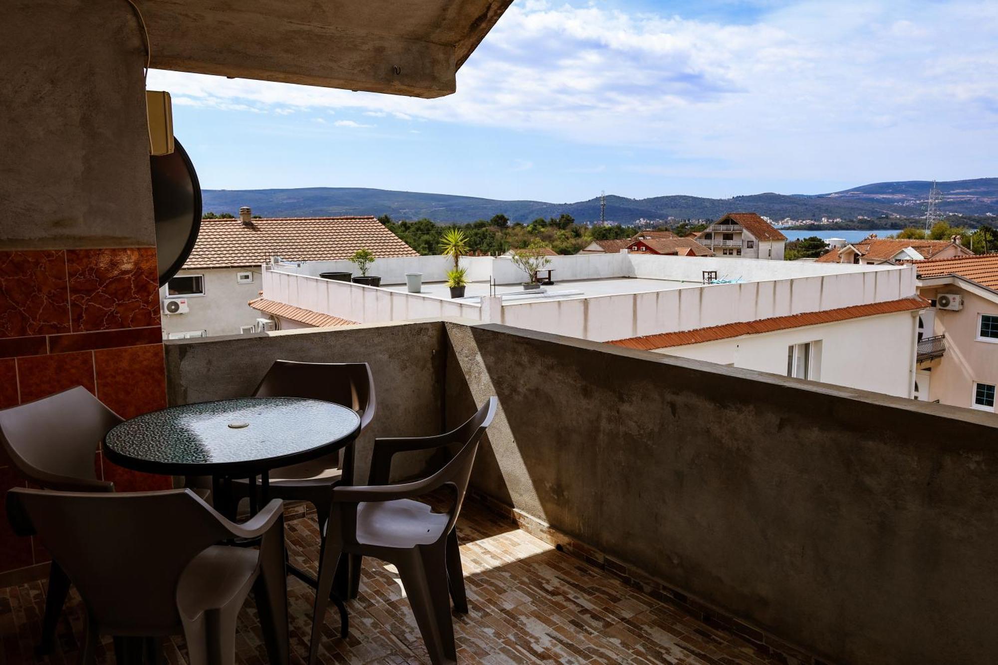 Apartments Djukic Τίβατ Εξωτερικό φωτογραφία